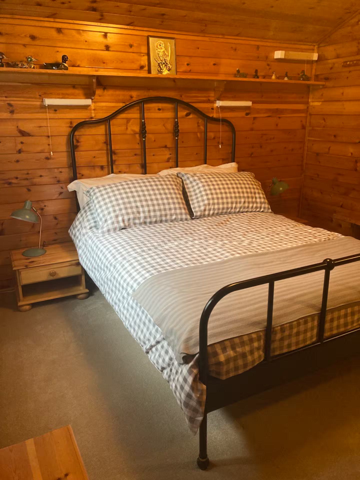 Twin bedroom with two single beds